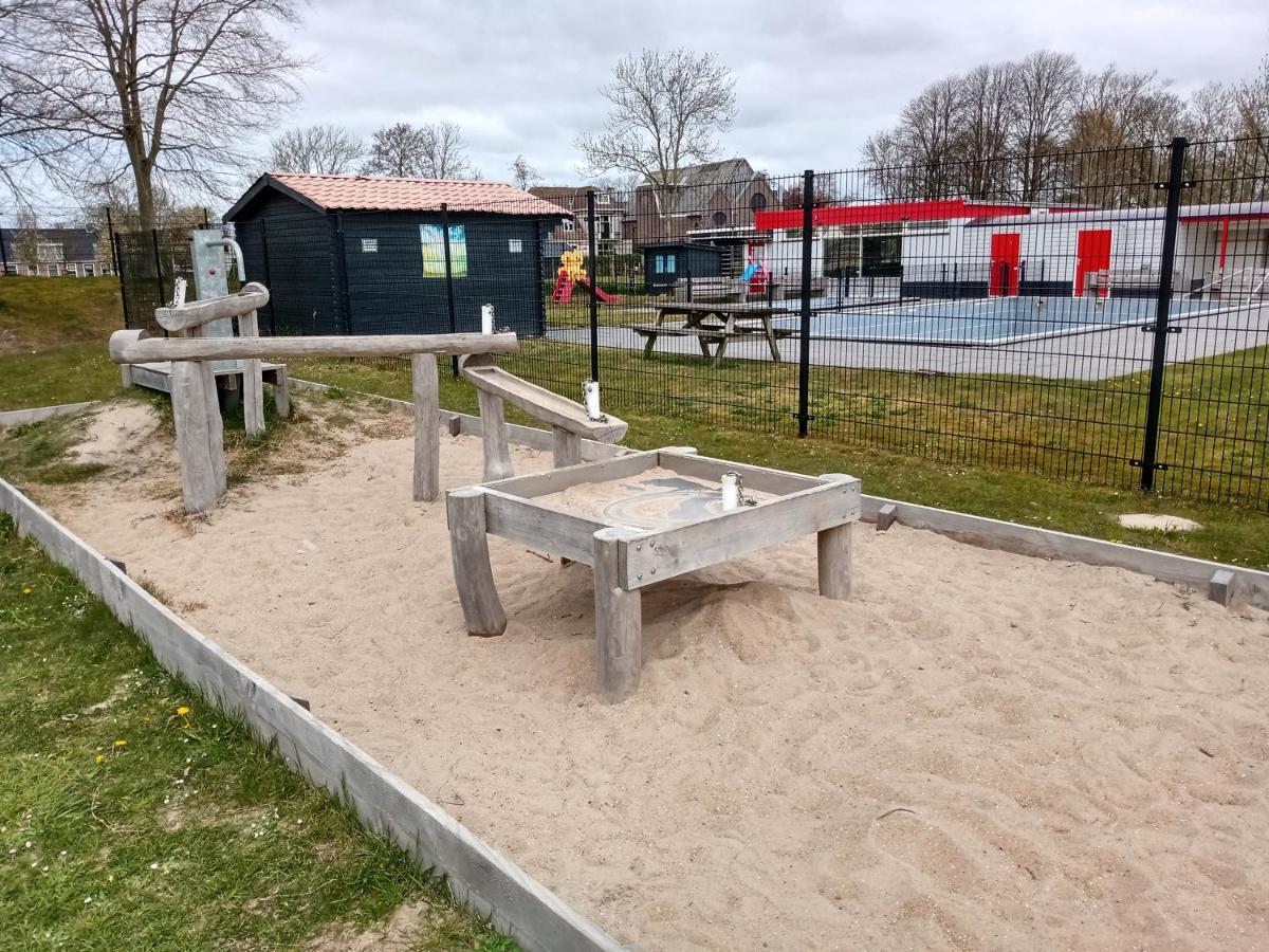 Wellnesshuis Met Hottub, Ligbad En Grote Tuin Villa Tzummarum Екстериор снимка