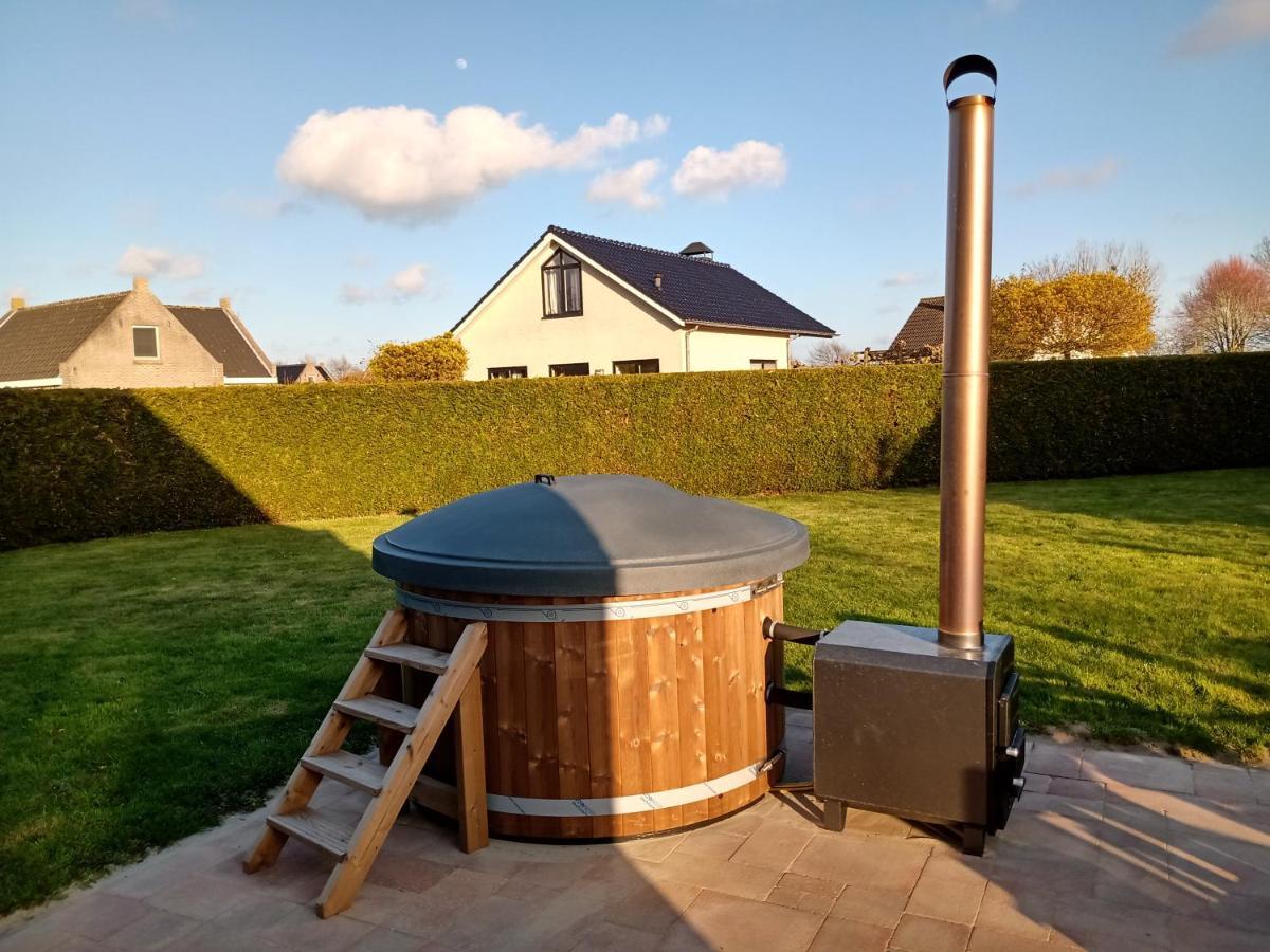 Wellnesshuis Met Hottub, Ligbad En Grote Tuin Villa Tzummarum Екстериор снимка
