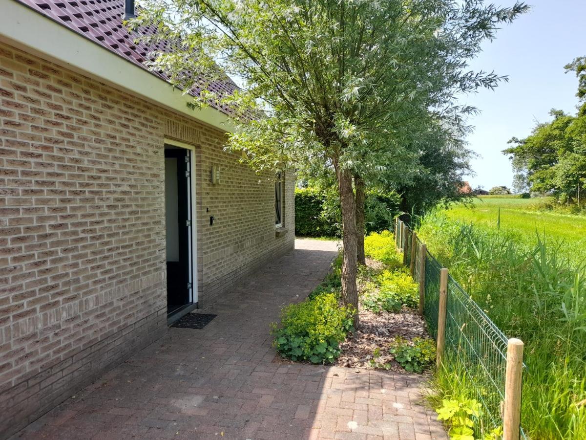 Wellnesshuis Met Hottub, Ligbad En Grote Tuin Villa Tzummarum Екстериор снимка