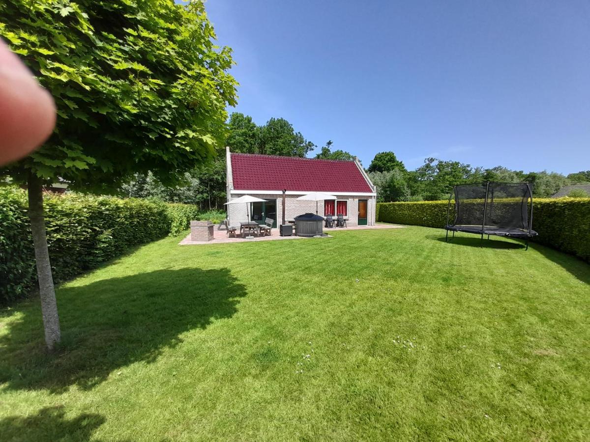 Wellnesshuis Met Hottub, Ligbad En Grote Tuin Villa Tzummarum Екстериор снимка